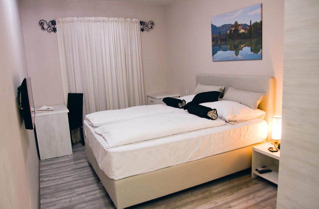 Hotel Bakarni Lonac Brcko Bagian luar foto