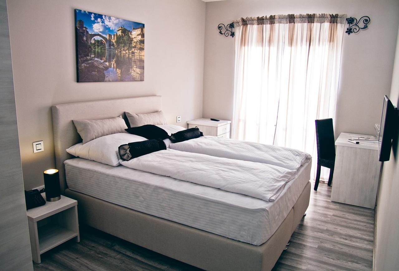 Hotel Bakarni Lonac Brcko Bagian luar foto