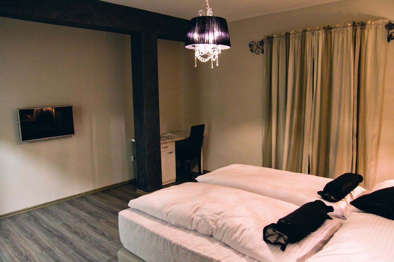 Hotel Bakarni Lonac Brcko Bagian luar foto