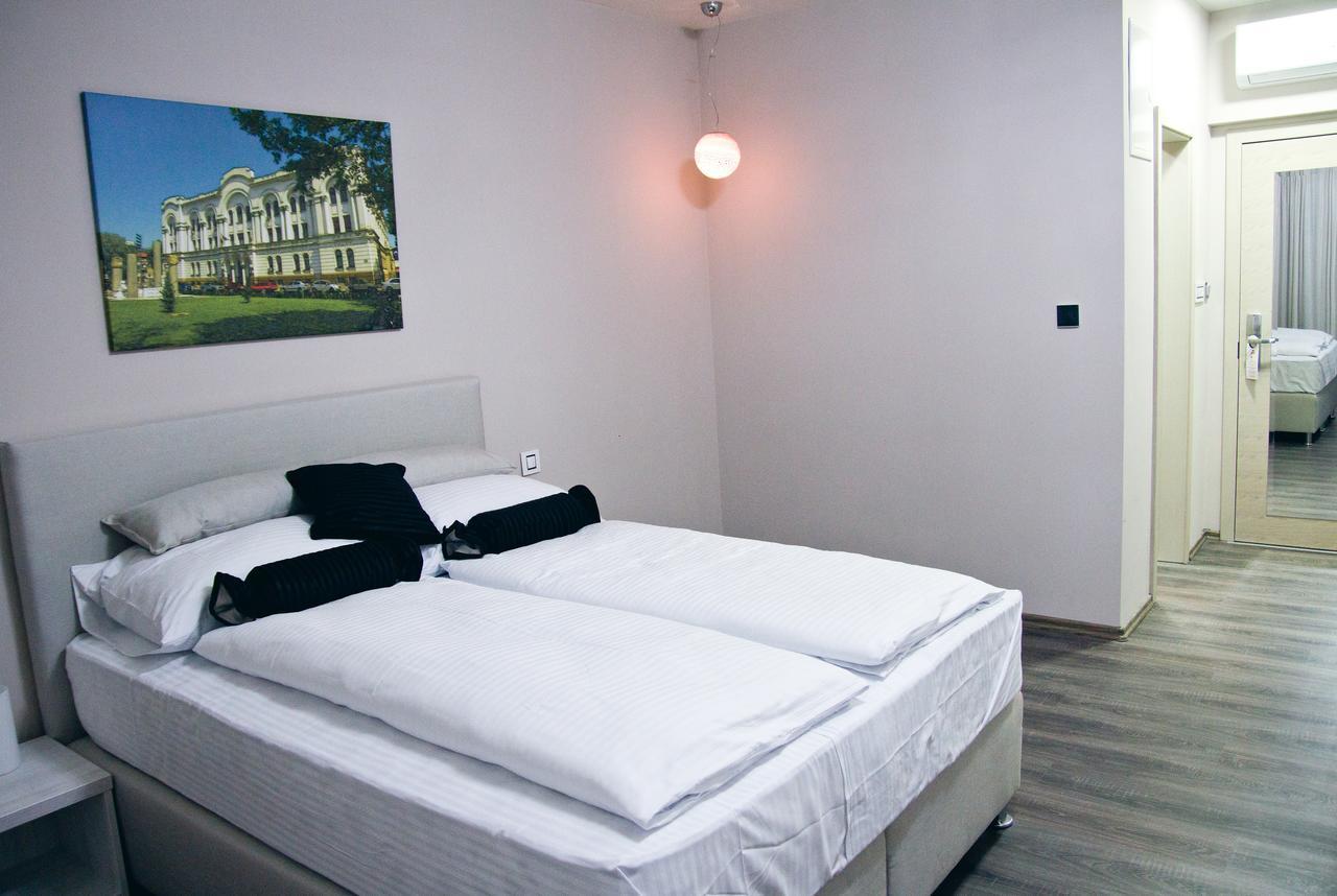 Hotel Bakarni Lonac Brcko Bagian luar foto