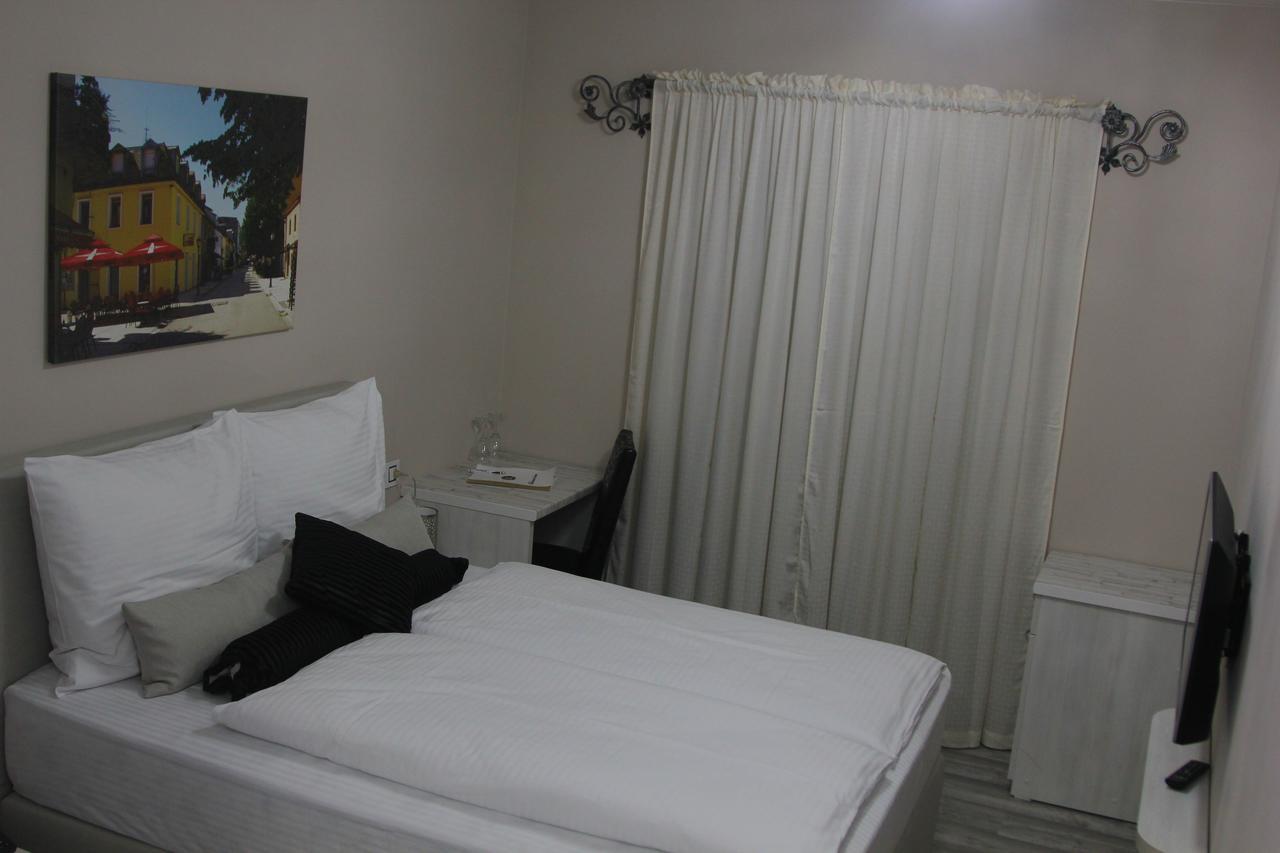 Hotel Bakarni Lonac Brcko Bagian luar foto
