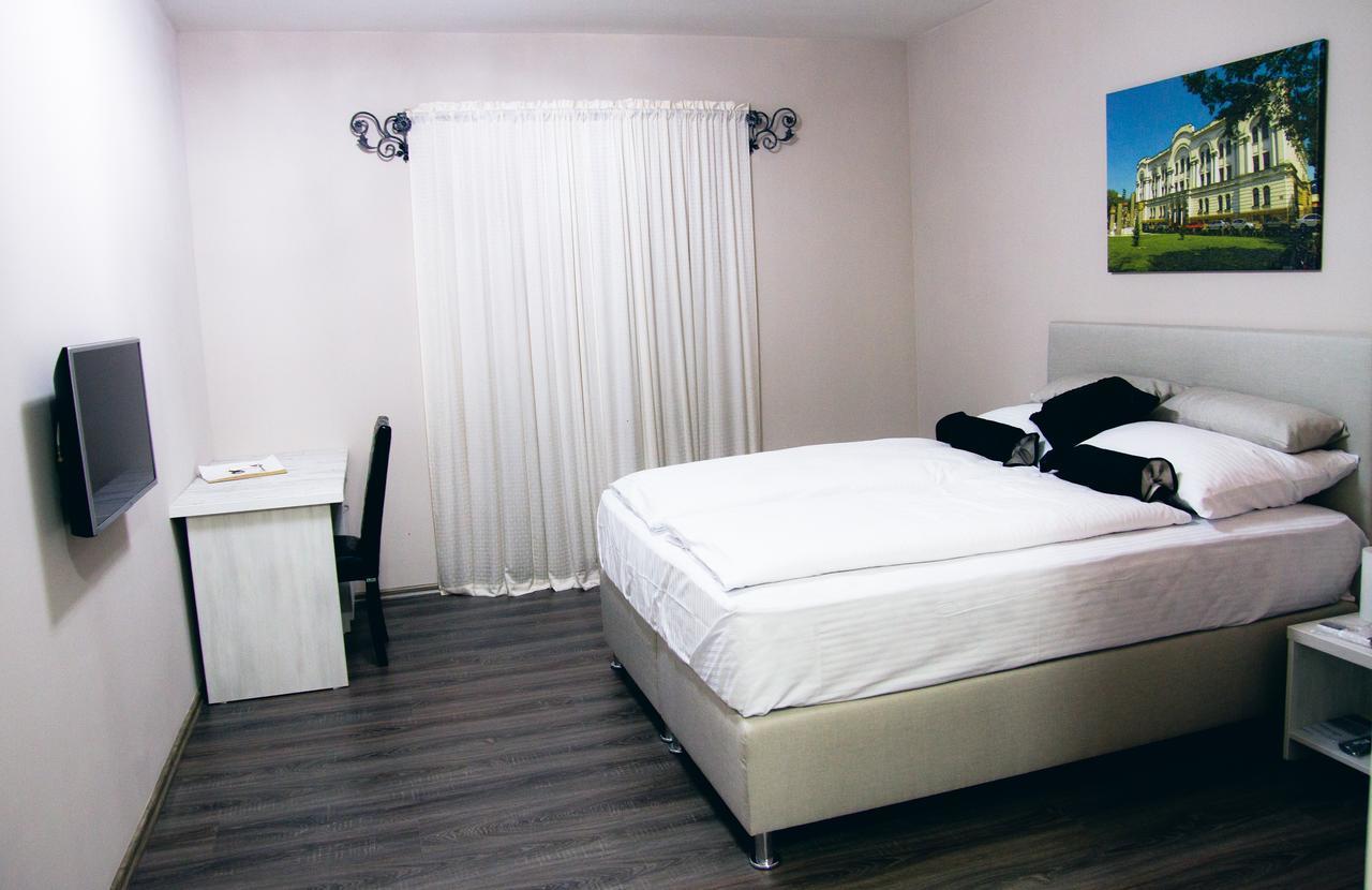 Hotel Bakarni Lonac Brcko Bagian luar foto