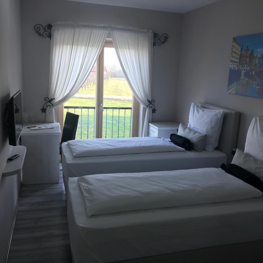 Hotel Bakarni Lonac Brcko Bagian luar foto