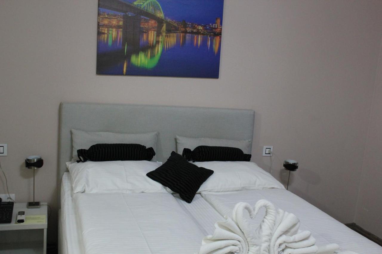 Hotel Bakarni Lonac Brcko Bagian luar foto